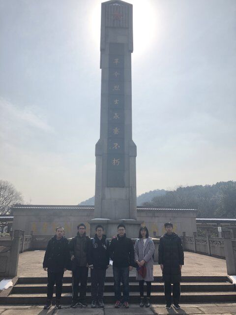 生仪学院-德赢AC米兰中国官方网站生仪学院赴浙江省绍兴市革命先烈故居寒假社会实践团-2018.2.8-绍兴县烈士陵园-烈士纪念碑前合照-朱仕娅.jpg
