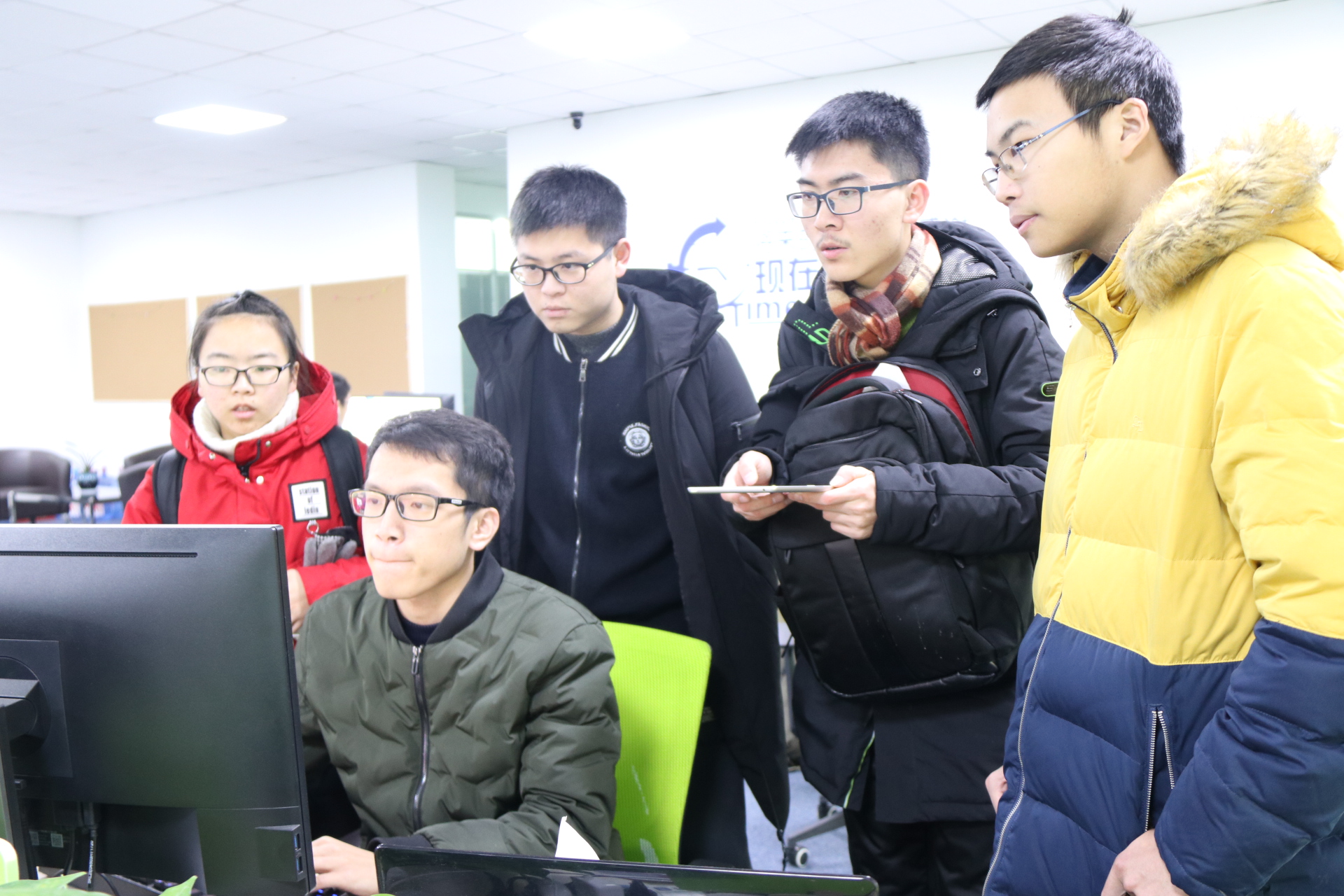 德赢AC米兰中国官方网站生仪学院+赴浙江省杭州市基层中医卫生机构寒假社会实践团+2.28+浙江省医学科学院+采访2+朱敬文.jpg